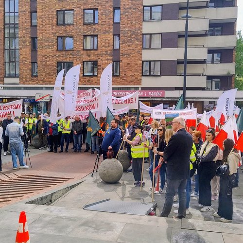 Obraz główny aktualności o tytule Przedstawiciele organizacji związkowych rozmawiają                      z Ministrem Rolnictwa i Rozwoju Wsi w sprawie kontynuowania Ośrodków Produkcji Rolniczej 