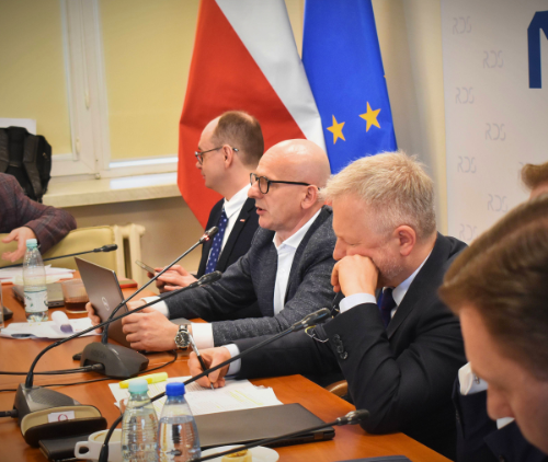 Obraz główny aktualności o tytule Rozmowy w RDS o wynagrodzeniach pracowników ZUS. Będą kolejne posiedzenia 