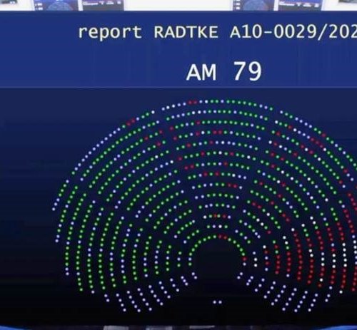 Obraz główny aktualności o tytule Parlament Europejski przyjął rewizję Dyrektywy o Europejskich Radach Zakładowych – ważny sukces dla pracowników 