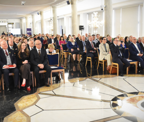 Obraz główny aktualności o tytule Uroczysta sesja Rady Ochrony Pracy z okazji Międzynarodowego Dnia Pamięci Ofiar Wypadków przy Pracy i Chorób Zawodowych 