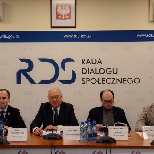 Obraz główny aktualności o tytule RDS o przyszłości hutnictwa i obawach wokół KSeF 