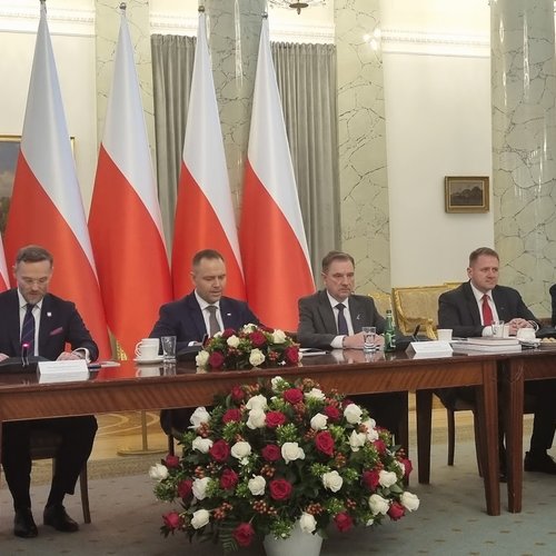 Obraz główny aktualności o tytule Posiedzenie Rady Dialogu Społecznego z udziałem Prezydenta RP 