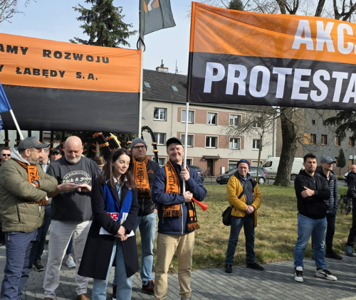 Obraz główny aktualności o tytule Dość zwlekania. Pracownicy Huty Łabędy żądają decyzji i inwestycji 