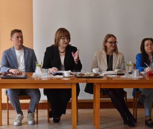 Obraz główny aktualności o tytule Rada Branży OPZZ ‘Usługi Publiczne’ o płacach i problemach w służbie cywilnej 