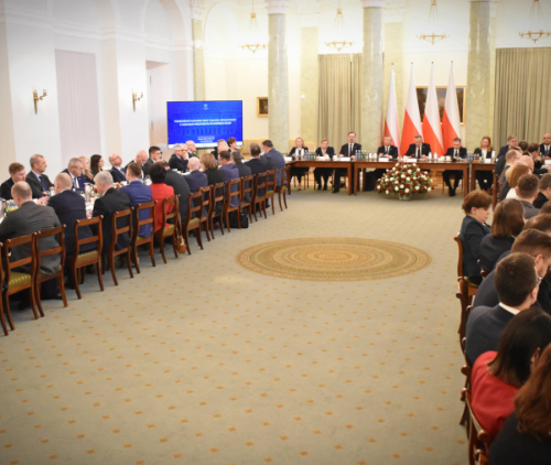 Obraz główny aktualności o tytule Transformacja nie może odbywać się kosztem pracowników – debata RDS w Pałacu Prezydenckim 