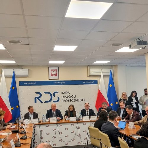 Obraz główny aktualności o tytule Rada Dialogu Społecznego o reformie prawa pracy i wdrażaniu prawa UE 